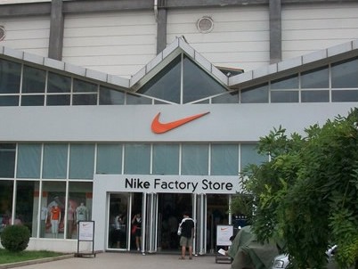 nike宇航员_nike员工收入(2)